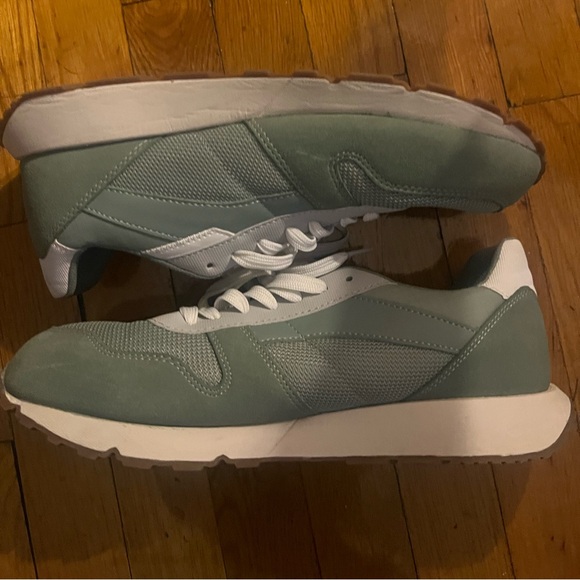 Light green sneakers with white laces - Picture 5 of 10